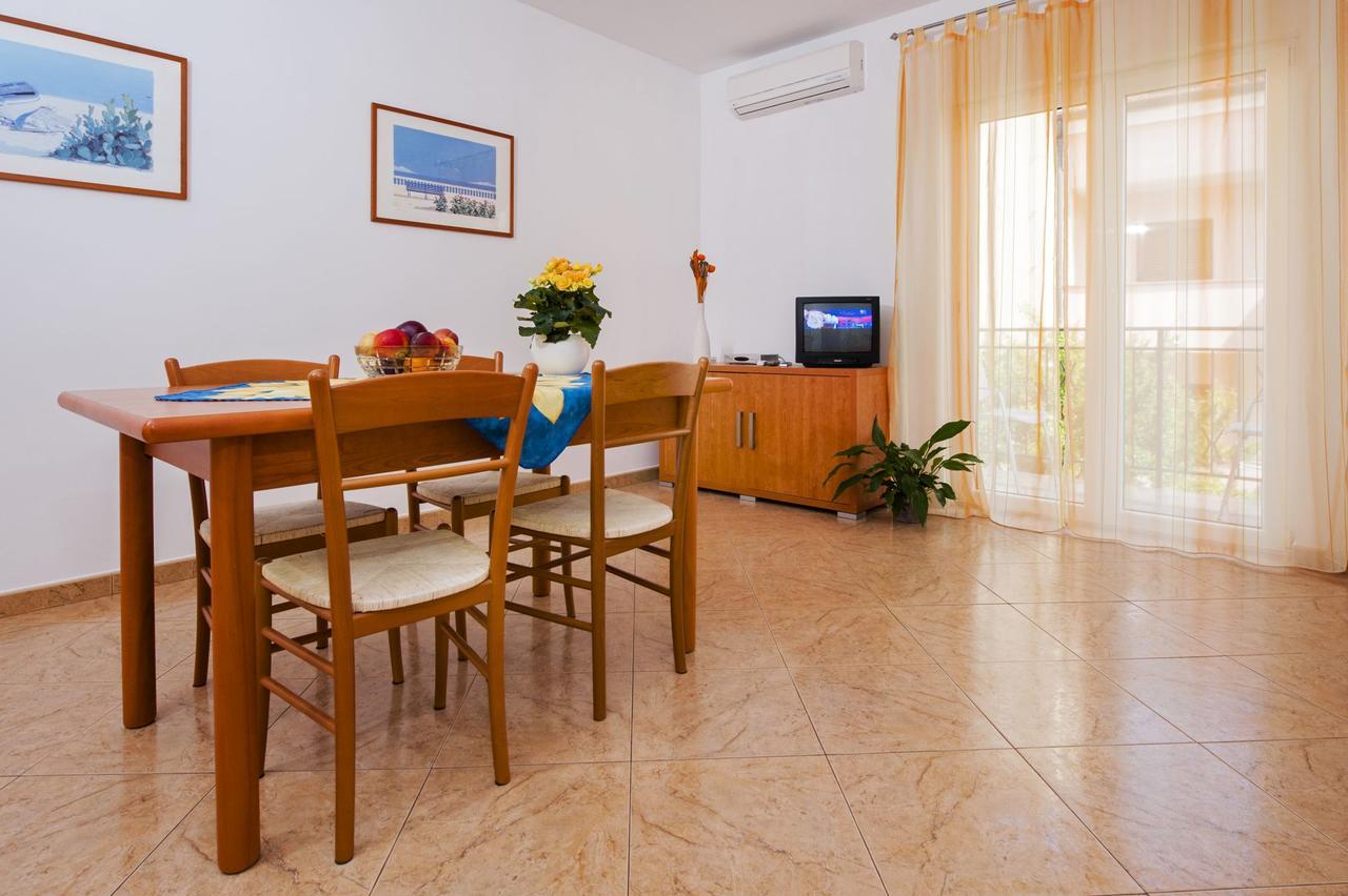 Apartments Bella Rovigno Esterno foto