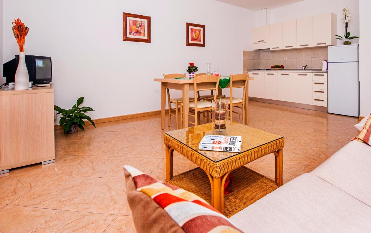 Apartments Bella Rovigno Esterno foto